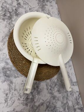 Tupperware Cream Plastic Colander and Strainer Set